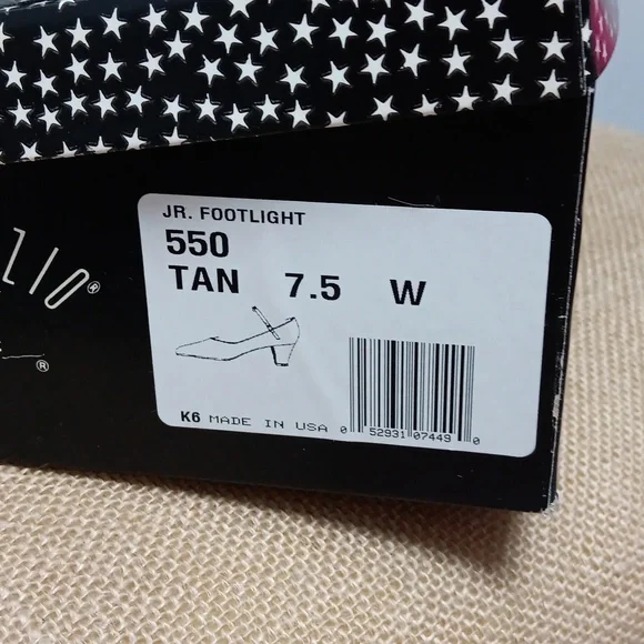 Capezio Jr. Footlight 550 character shoes w/ taps,  size 7.5 W - Picture 3 of 5